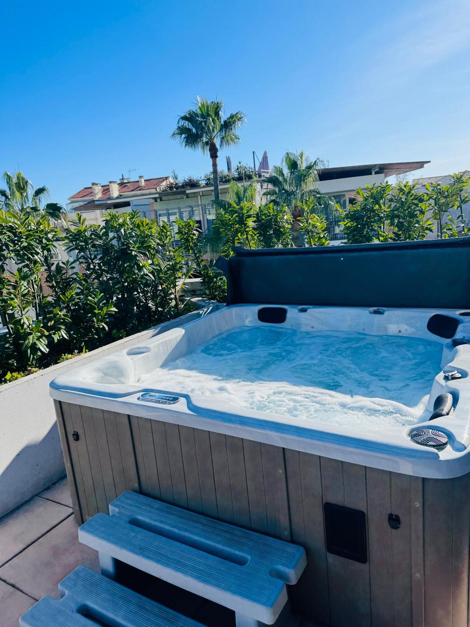Penthouse - Jacuzzi - Terrace - Parking - 2 Pools Appartement Antibes