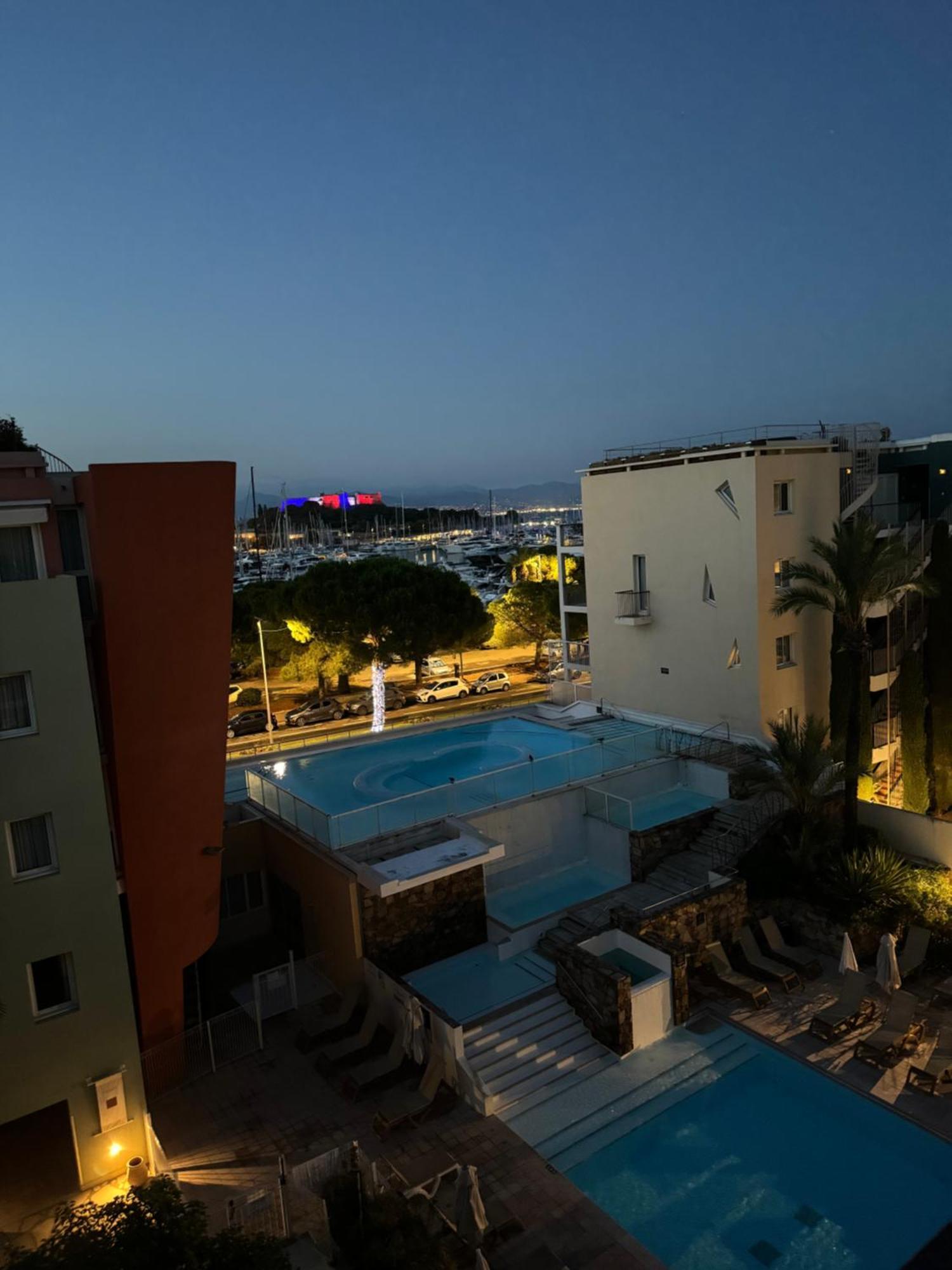 Penthouse - Jacuzzi - Terrace - Parking - 2 Pools