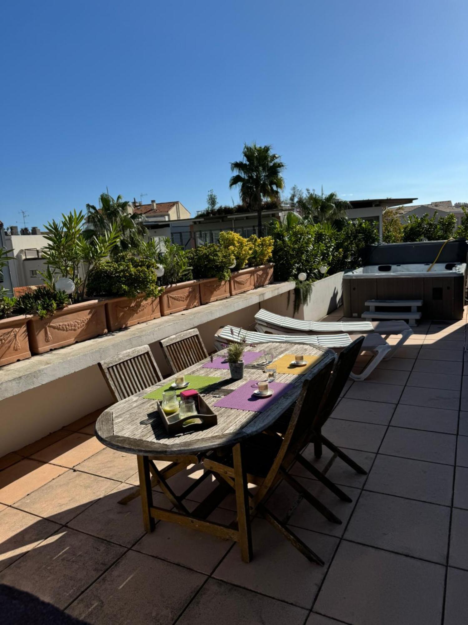 Penthouse - Jacuzzi - Terrace - Parking - 2 Pools Appartement Antibes