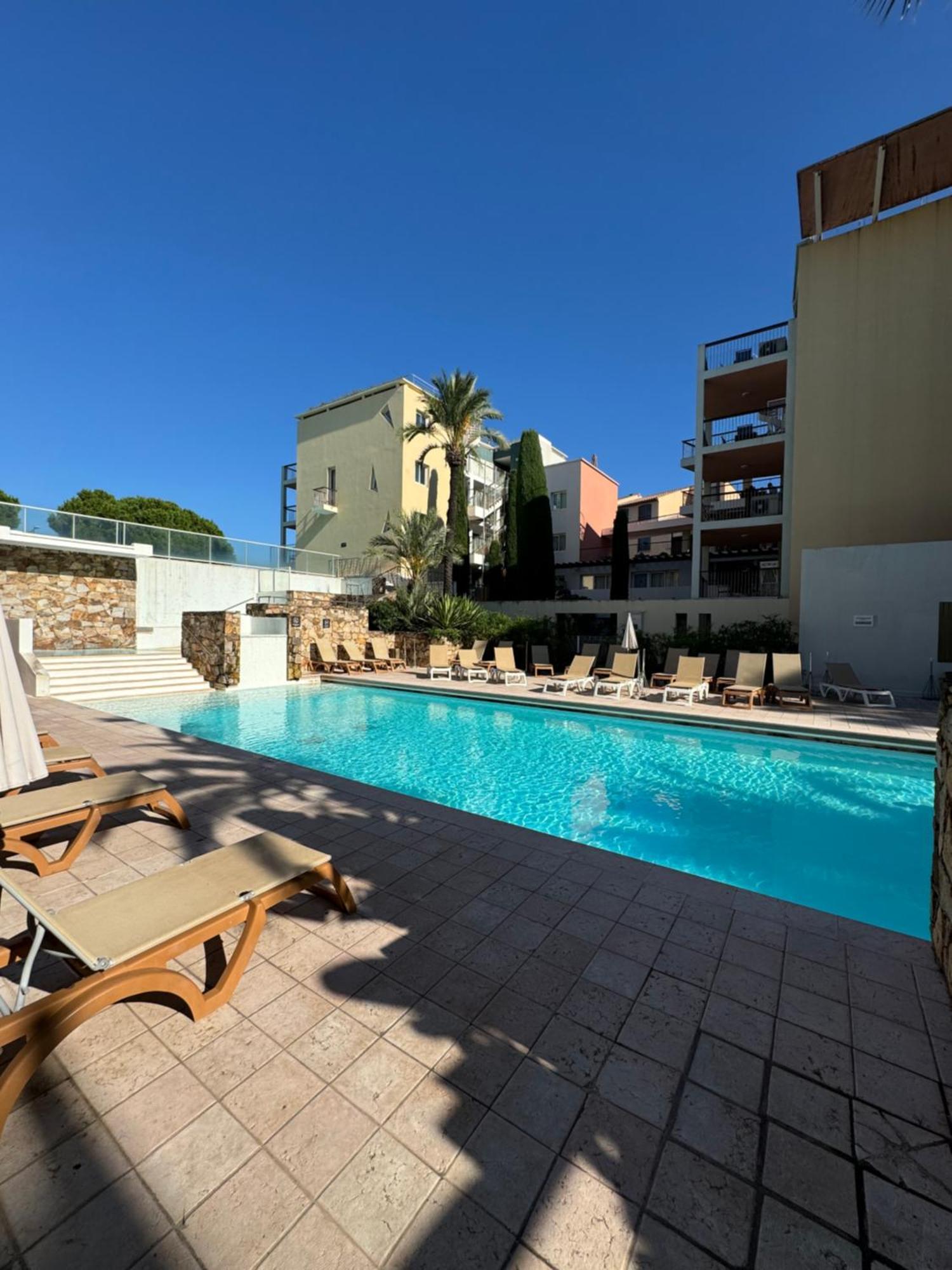 Penthouse - Jacuzzi - Terrace - Parking - 2 Pools Appartement Antibes