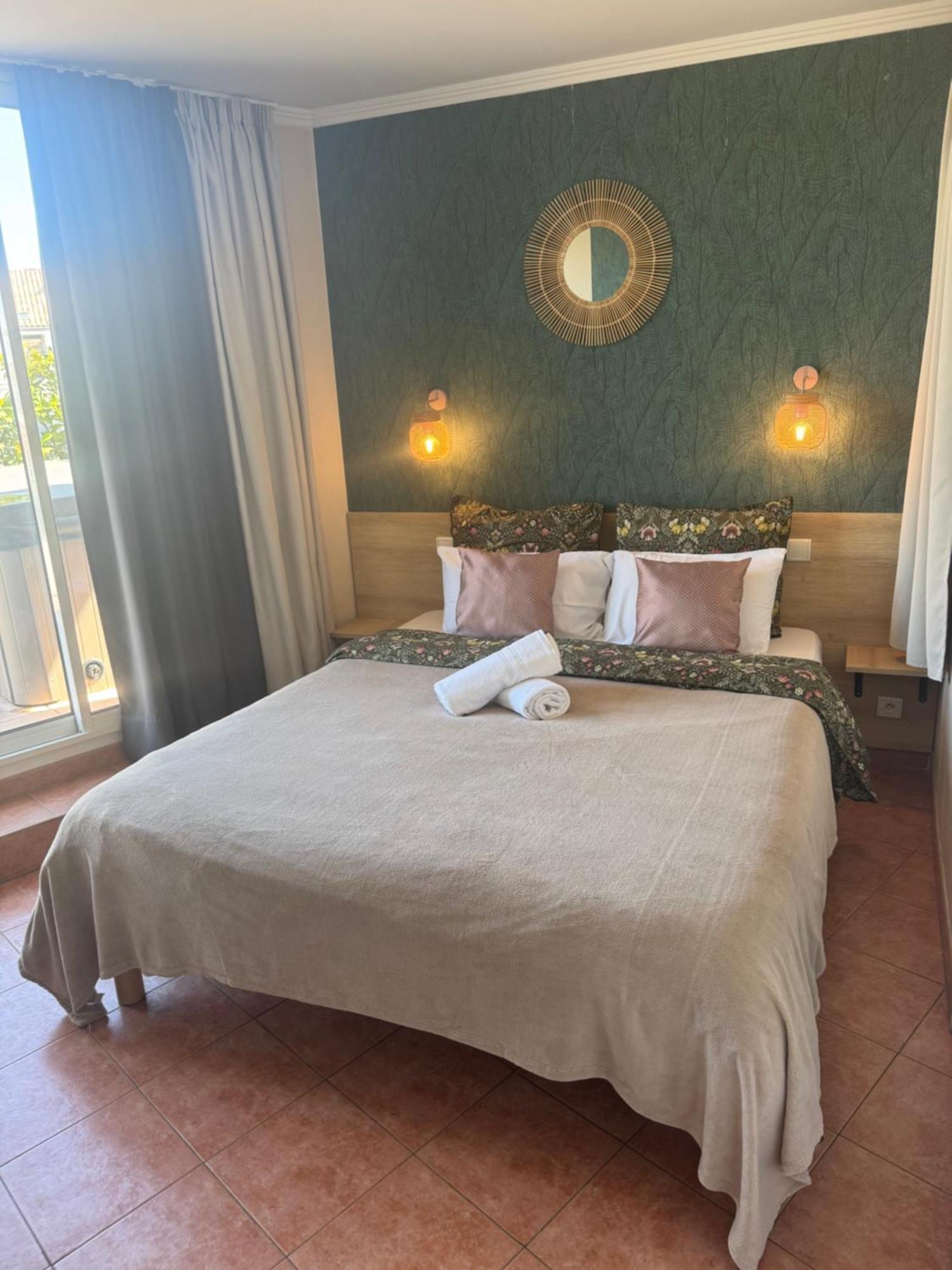 Penthouse - Jacuzzi - Terrace - Parking - 2 Pools Appartement